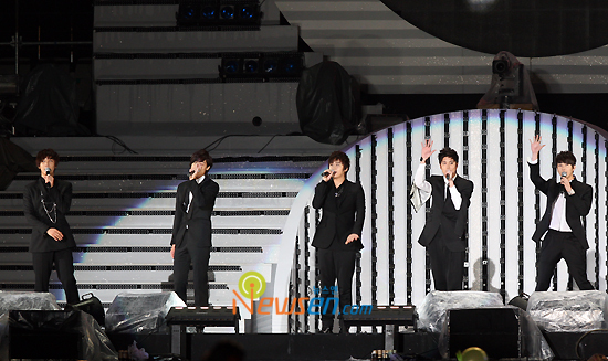 DREAM CONCERT 2011 con SS501 22may2010_dreamconcert_ss501onstage_4